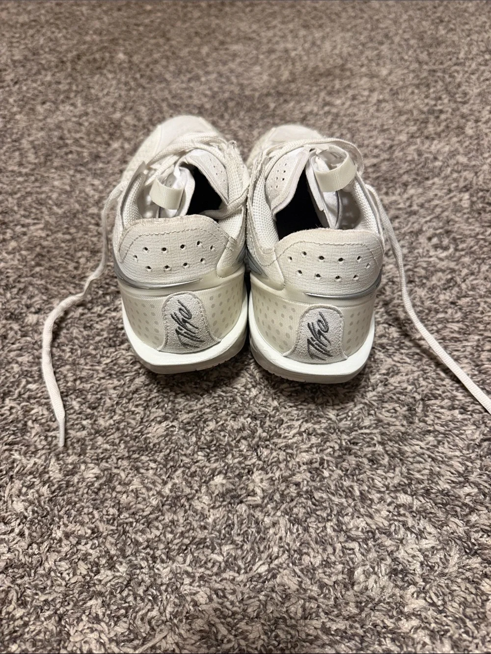 Nike Men’s White and Grey GT Cut 3 basketball shoes